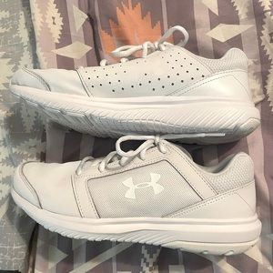 Like new 7y white Under Armour shoes